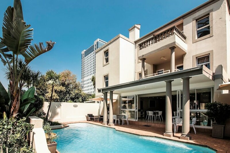 Гостиница Sandton Executive Suites Villa VIA