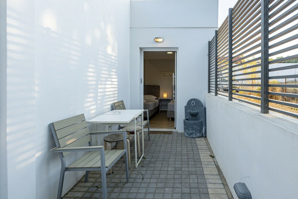 Фото Comfort Stay Airport Studios - Free shuttle from the Athens Airport