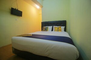 Spot On 2305 Andys Nur Penginapan (West Java, Jend. Sudirman), hotel