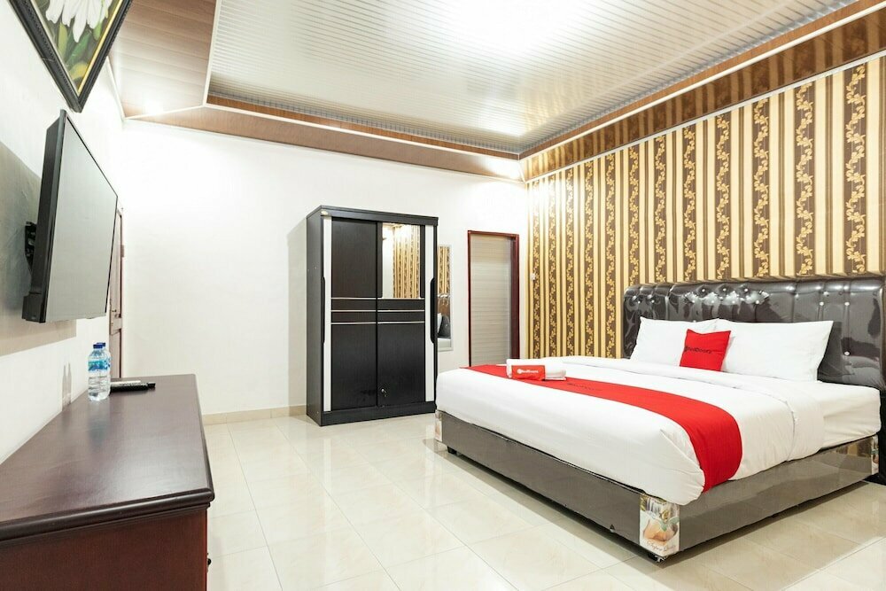 Hotel RedDoorz Plus near Universitas Methodist Medan, Medan, photo