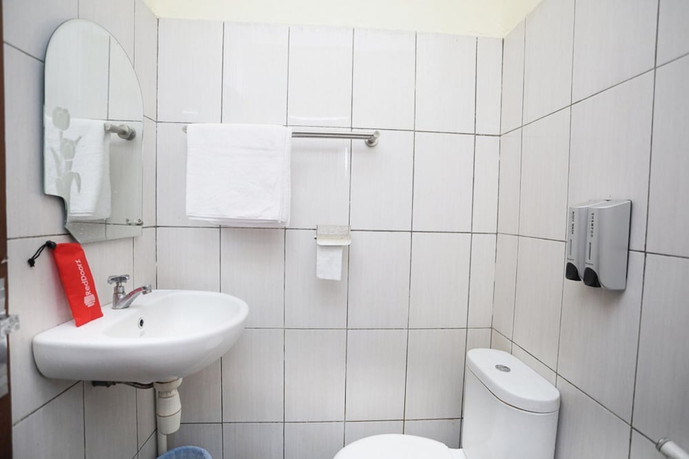 Фото RedDoorz near Bundaran Garuda 2