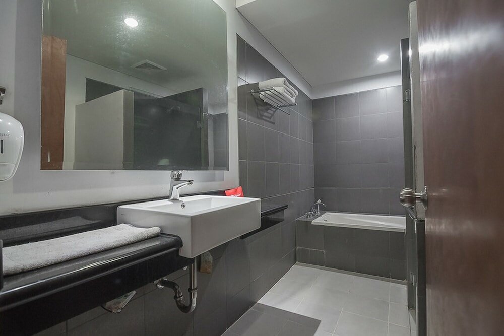 Фото RedDoorz Premium near Paris Van Java Mall