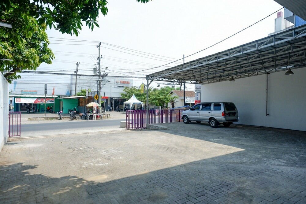 Фото RedDoorz near Alun Alun Kaliwungu Kendal