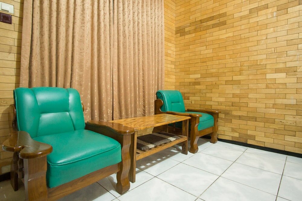 Фото RedDoorz Plus @ Jalan Raya Pasir Putih