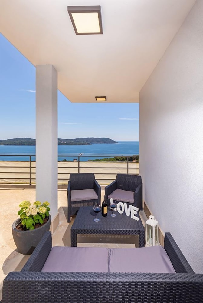 Фото Apartmani D & J