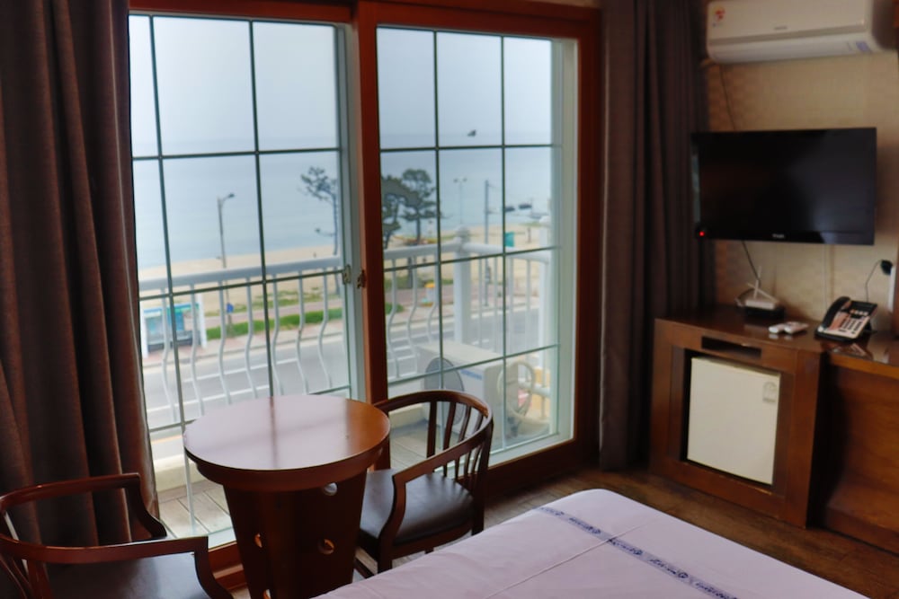 Фото Benikea Mountain and Sea Yangyang