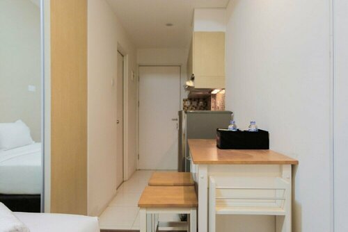 Гостиница RedDoorz Apartment @ Skylounge Tamansari в Тангеранге