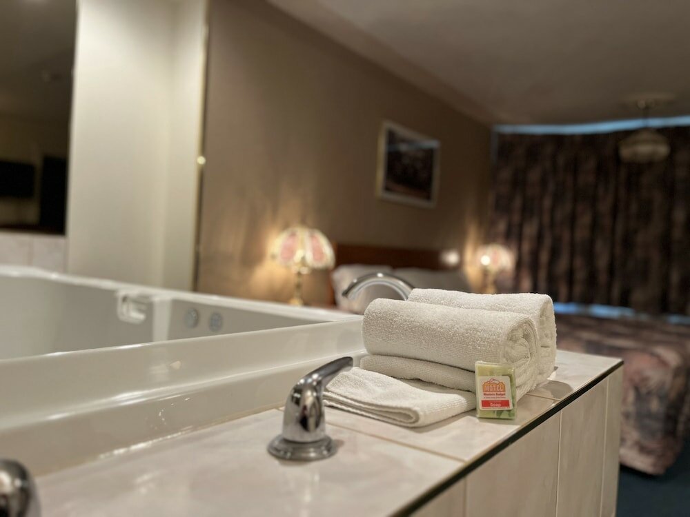 Фото Western Budget Motel Whitecourt 3