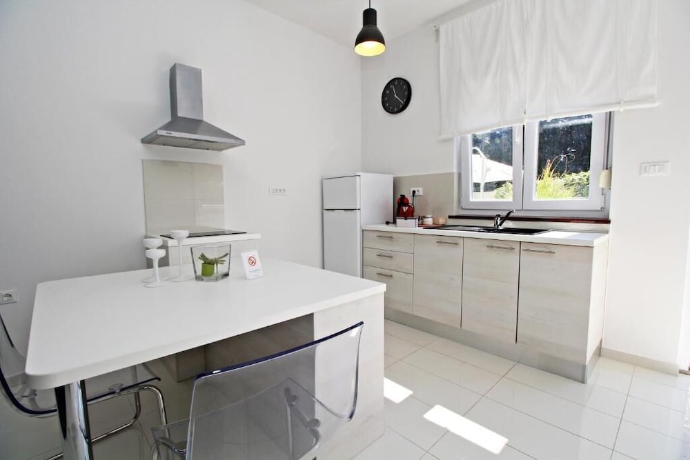 Фото Luxury Apartments Gold and Grey