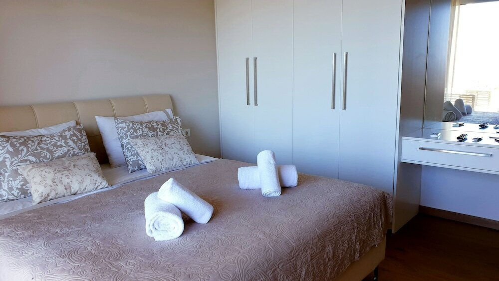 Фото Luxurious Brand New Flat Sea View