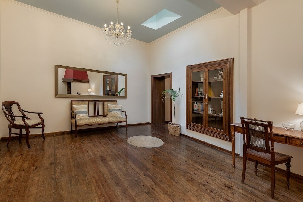 Фото Old Town Suites