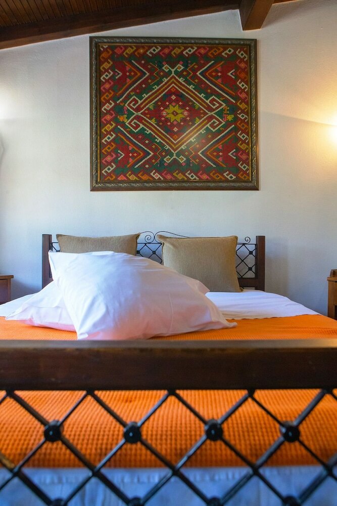 Фото Oikoperiigitis Hotel