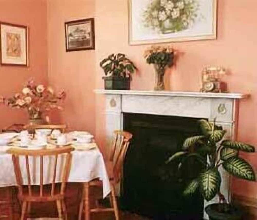 Фото Bellevue Manor Guest House & Wellness SPA Retreat