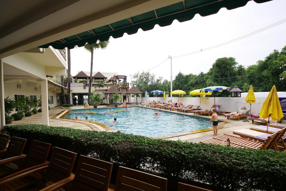 Фото Sea Breeze Jomtien Resort