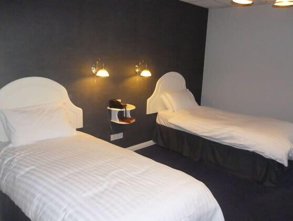 Фото 5 Corners Guest Inn