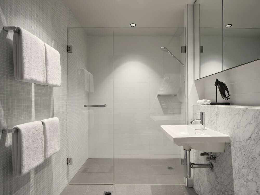 Фото Burbury Hotel & Apartments