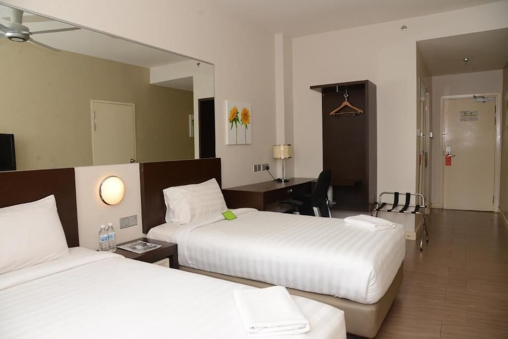 Фото 101 Hotel Bintulu