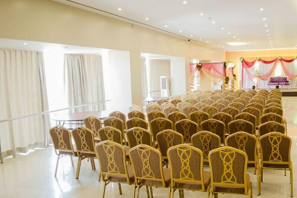 Фото Fabhotel Ambience Executive