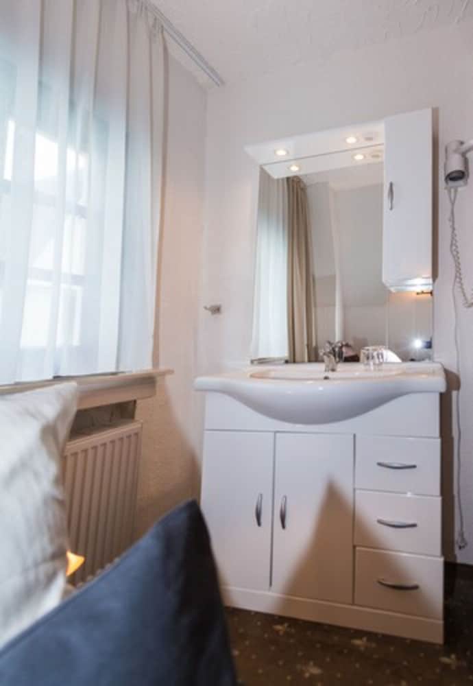 Фото Löwenbräu Köln Hotel & Restaurant