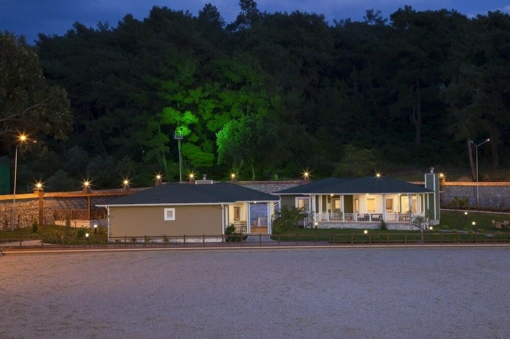 Фото Padok Premium Hotel & Stables