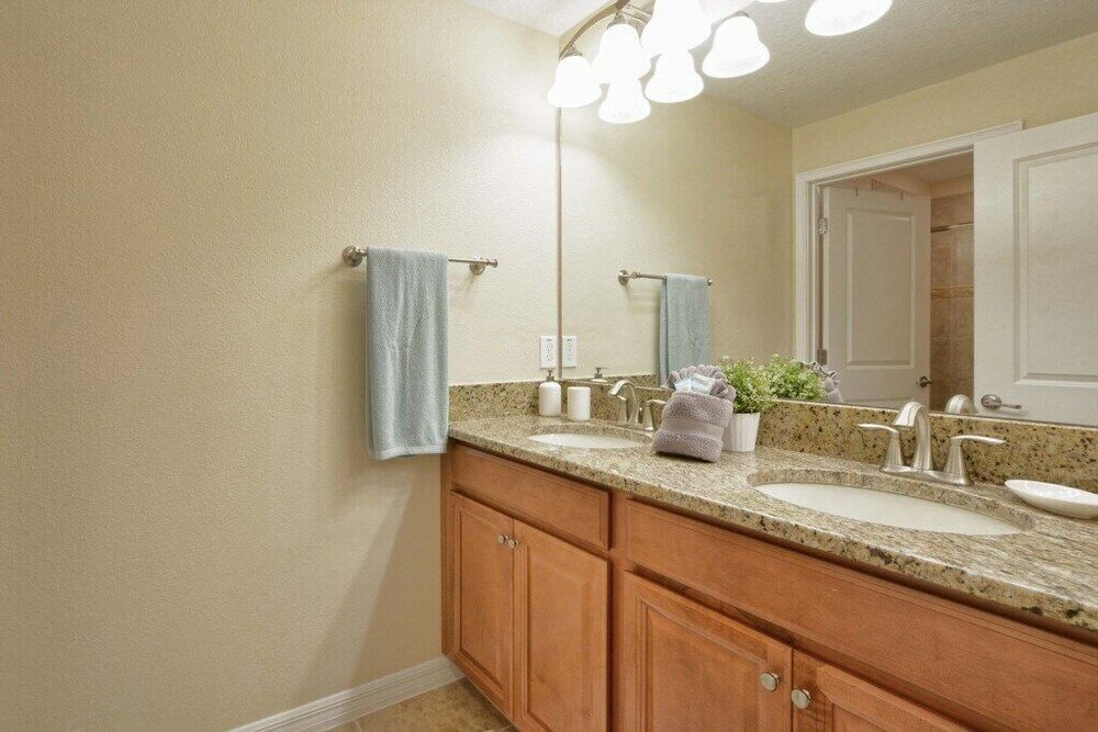 Фото Townhome W/splashpool In Storey Lake -1610st 4 Bedroom Townhouse by Redawning