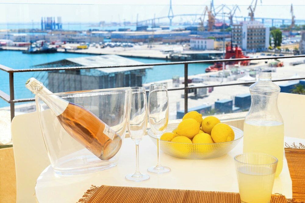 Фото Plaza Mina Suites - Adults Recommended