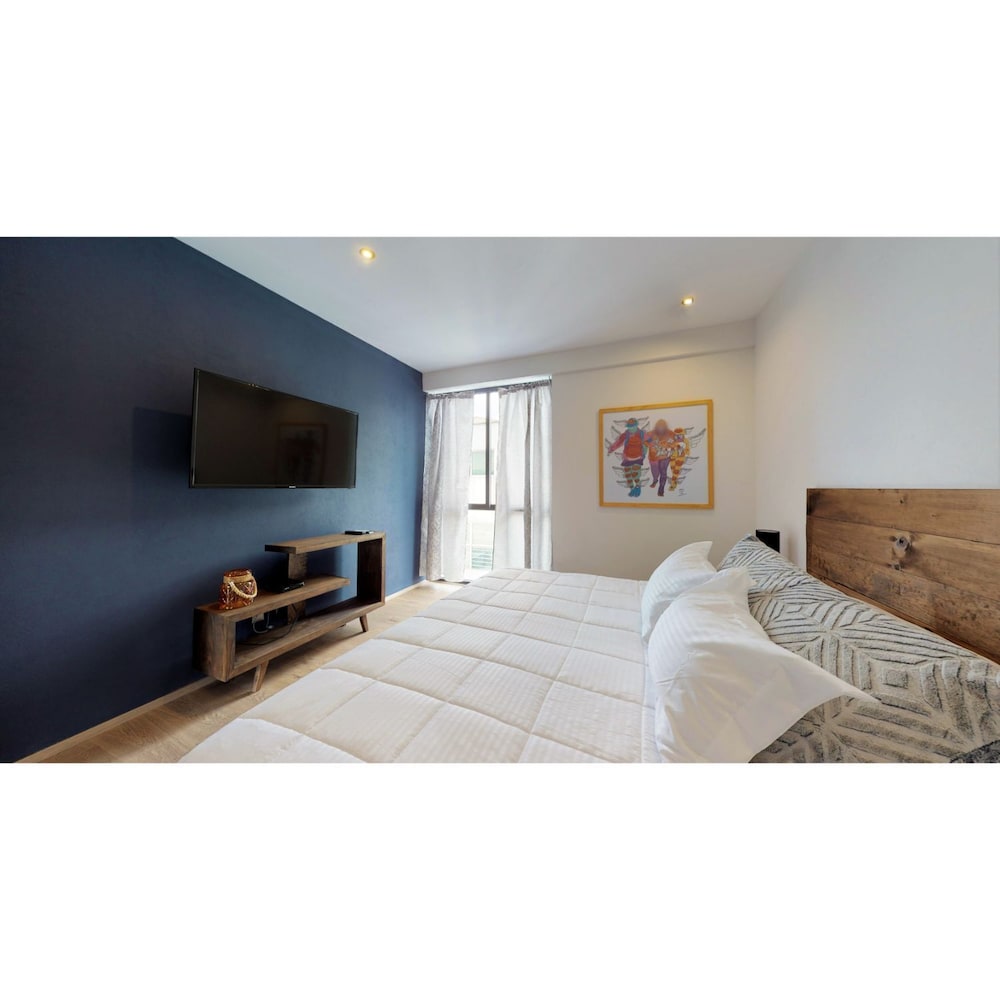 Фото Brand New Ph with Private Rooftop @ Wtc