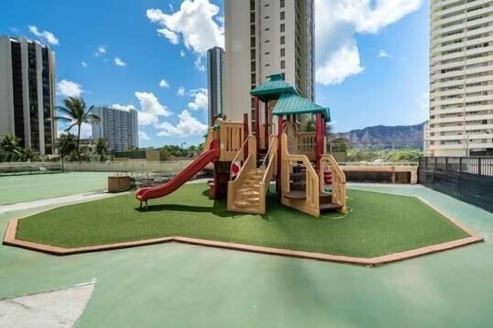 Фото 7th Floor Garden View Condo In Walking Distance to Waikiki Beach by Redawning