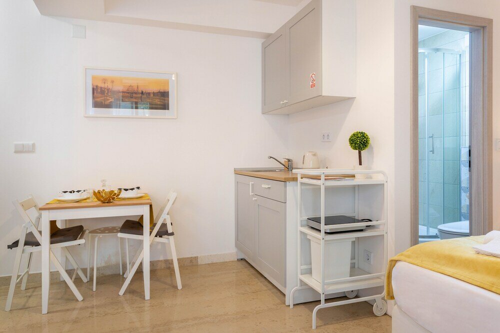 Фото Modern Studio Near City Center