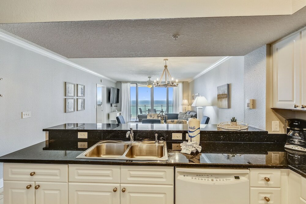 Фото Emerald Beach by Book That Condo