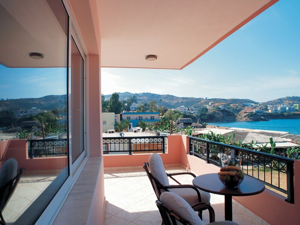 Фото Niriides Beach Hotel