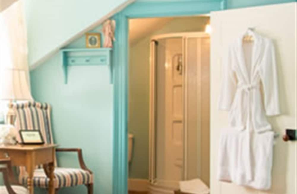 Фото Caldwell House Bed & Breakfast