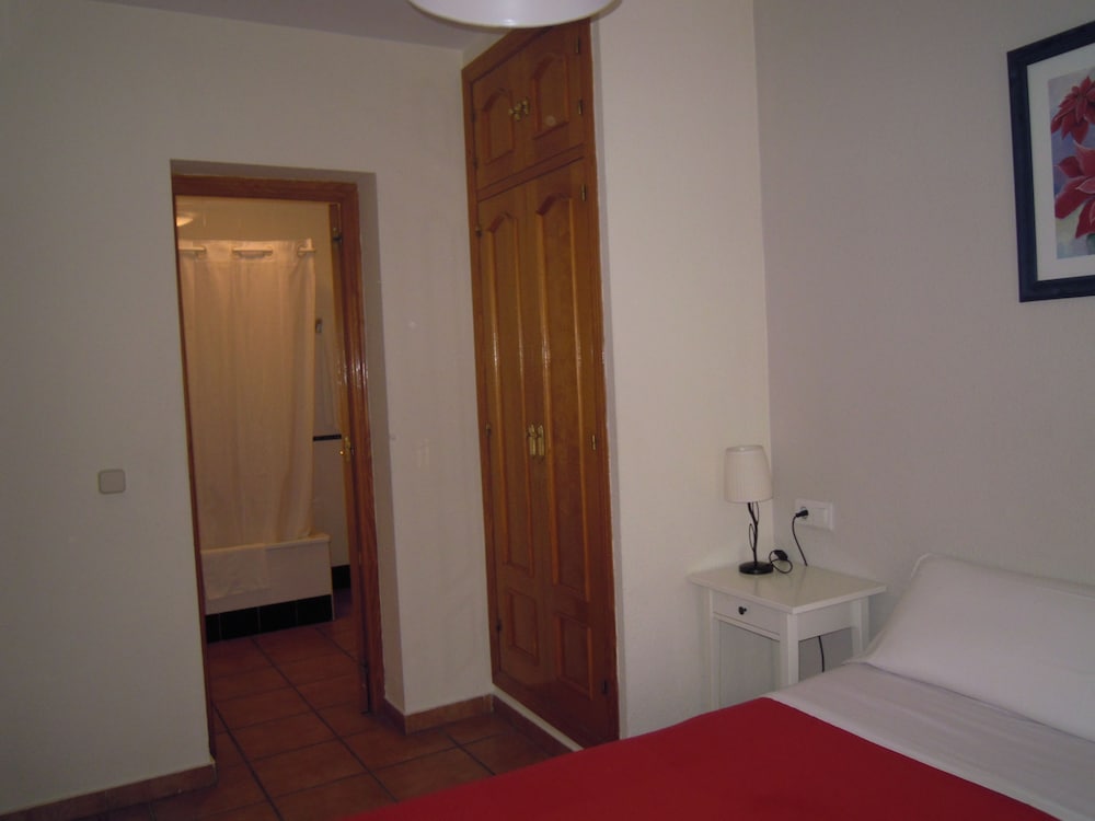 Фото Hostal Moscatel