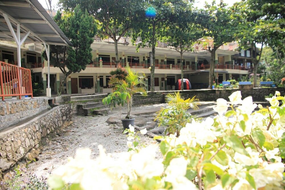 Фото Pandu Lakeside Hotel Parapat - Toba Lake