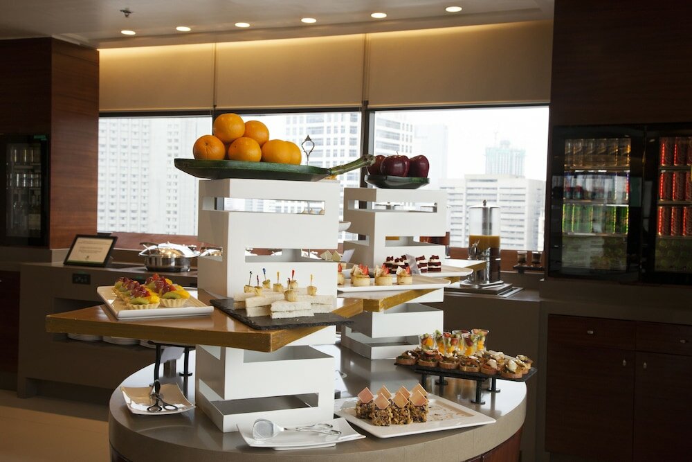 Фото Holiday Inn & Suites Makati, an Ihg Hotel