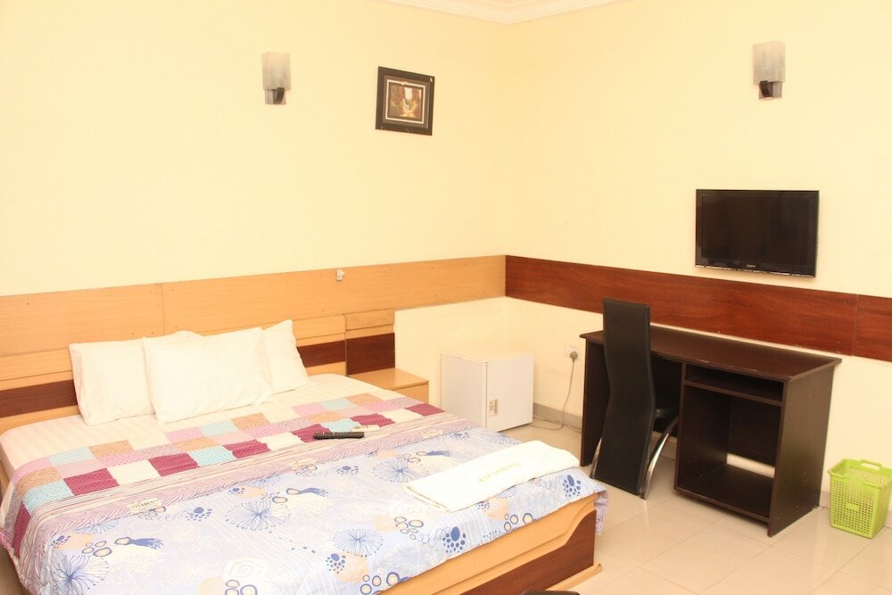 Фото Hilltop Paradise Hotel