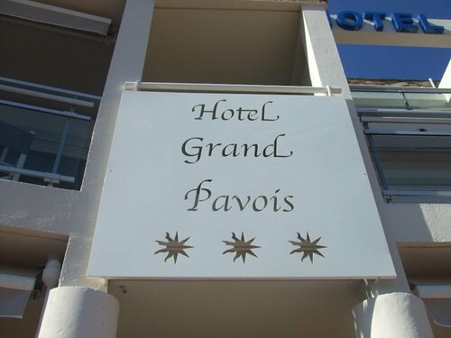Гостиница Hotel Le Grand Pavois в Ле-Лаванду