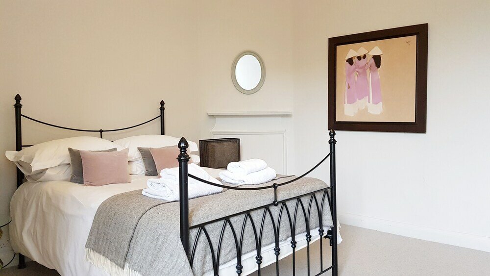 Фото Grand Edinburgh Castlehill Apartment