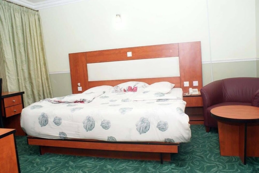 Фото Marvel Hotel Suites