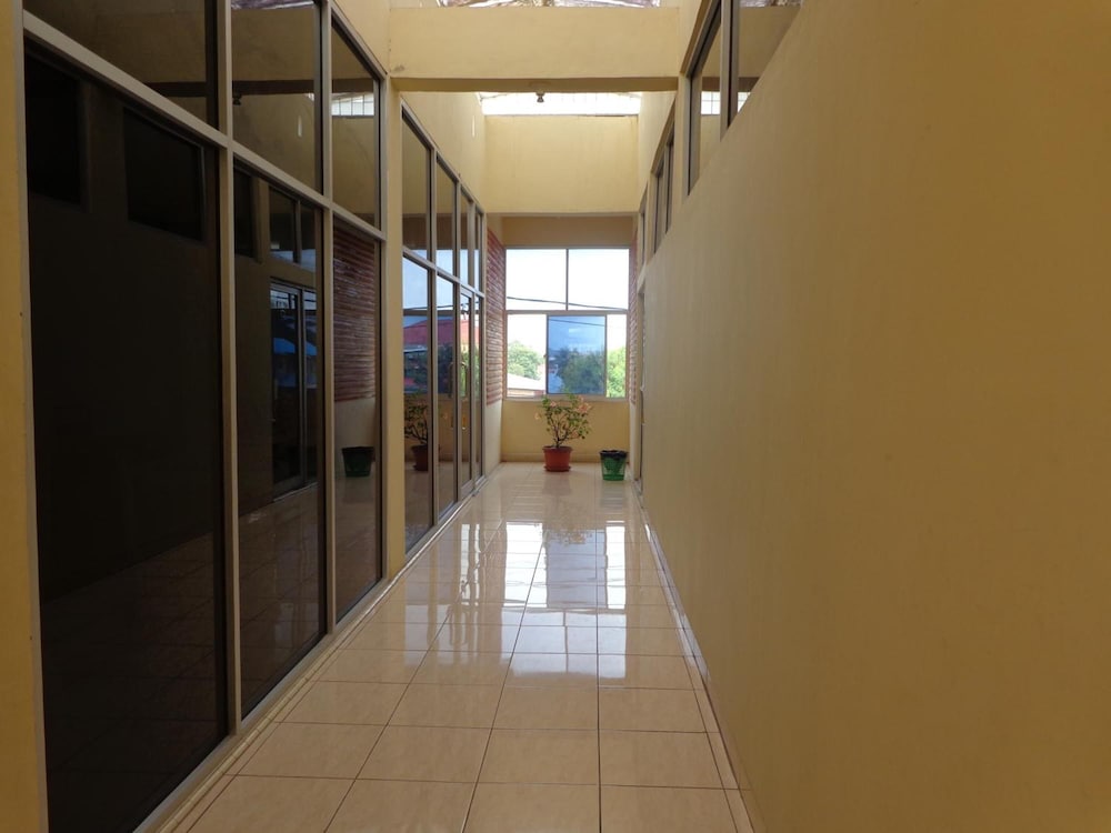 Фото Hotel Musafir Inn