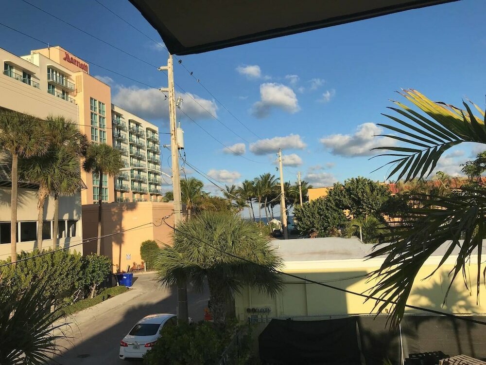 Фото Charming Studio With Bath, Free Parking, Hollywood