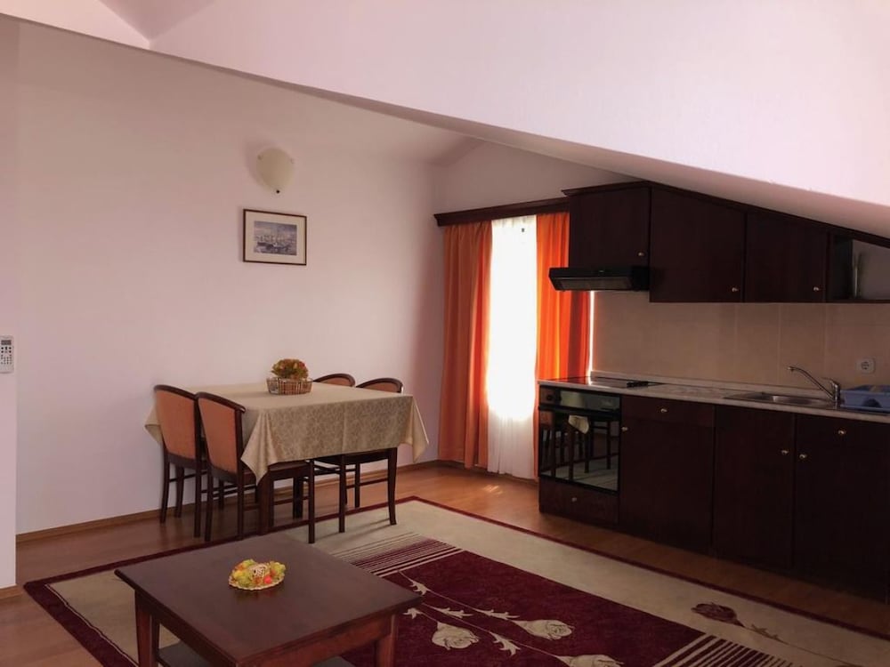 Фото Apartments Adriana