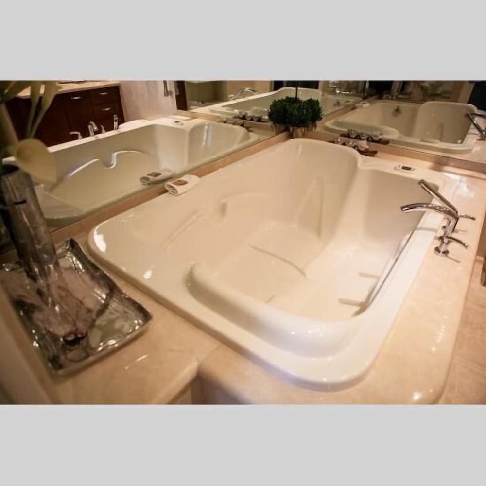 Фото Provident Luxury Suites Fisher Island