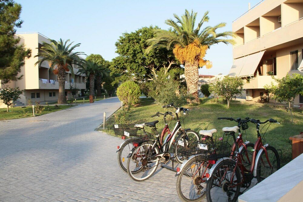 Фото Roselands Hotel Bungalows