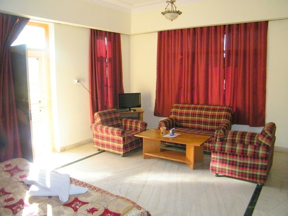 Фото The New Swaraj Resort