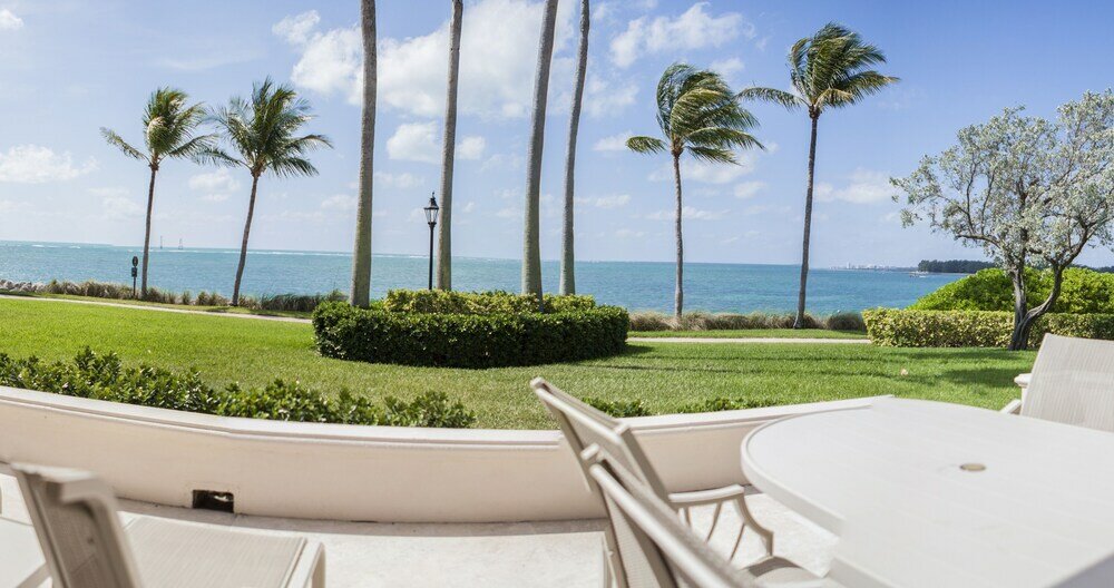 Фото Provident Luxury Suites Fisher Island