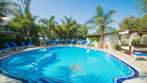 Внешний вид отеля Resort Hotel Rocca di Vadaro в Рикади, фото 1