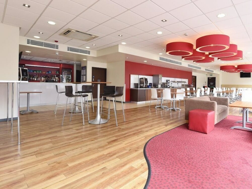 Фото Travelodge London Stratford