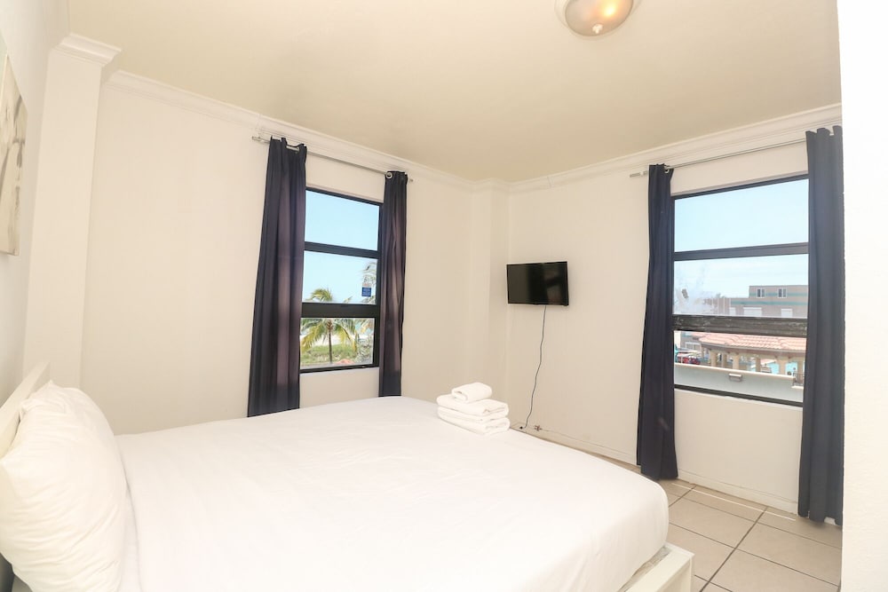 Фото 303 Ocean View Apt Hollywood Beach