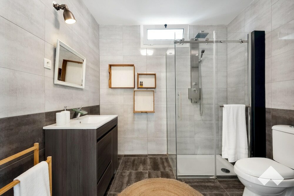 Фото Aguda1 · Aguda's Family House 4bd Parking Barbecue